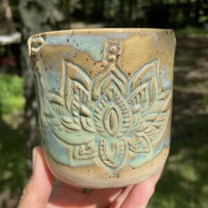 getöpferte tasse, türkis, keramik, handgemacht, regional, nachhaltig