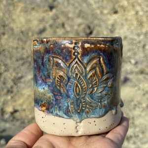 Handgemachter Kakaozeremonie-Becher Tasse getöpfert blau Keramik handgemacht Yoga Lotus Meditation Kakaozeremonie Töpferei regional nachhaltig