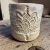 Tasse getöpfert Keramik handgemacht Kakaozeremonie Töpferei regional small business weiß boho landhaus Lotus Yoga Meditation