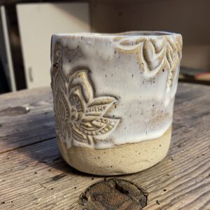 Tasse getöpfert Keramik handgemacht Kakaozeremonie Töpferei regional small business weiß boho landhaus Lotus Yoga Meditation