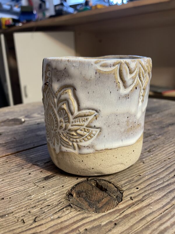 Tasse getöpfert Keramik handgemacht Kakaozeremonie Töpferei regional small business weiß boho landhaus Lotus Yoga Meditation