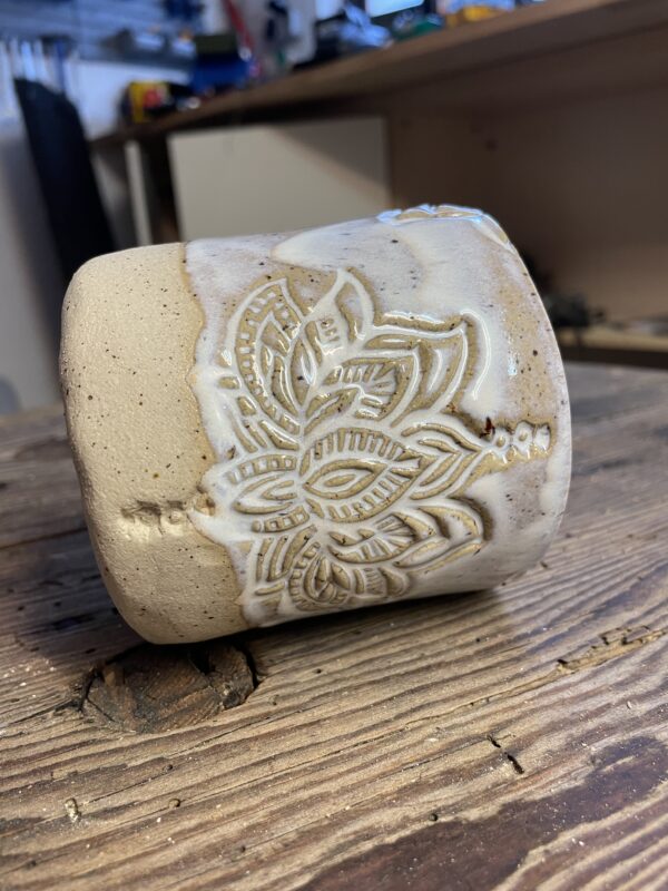 Tasse getöpfert Keramik handgemacht Kakaozeremonie Töpferei regional small business weiß boho landhaus Lotus Yoga Meditation