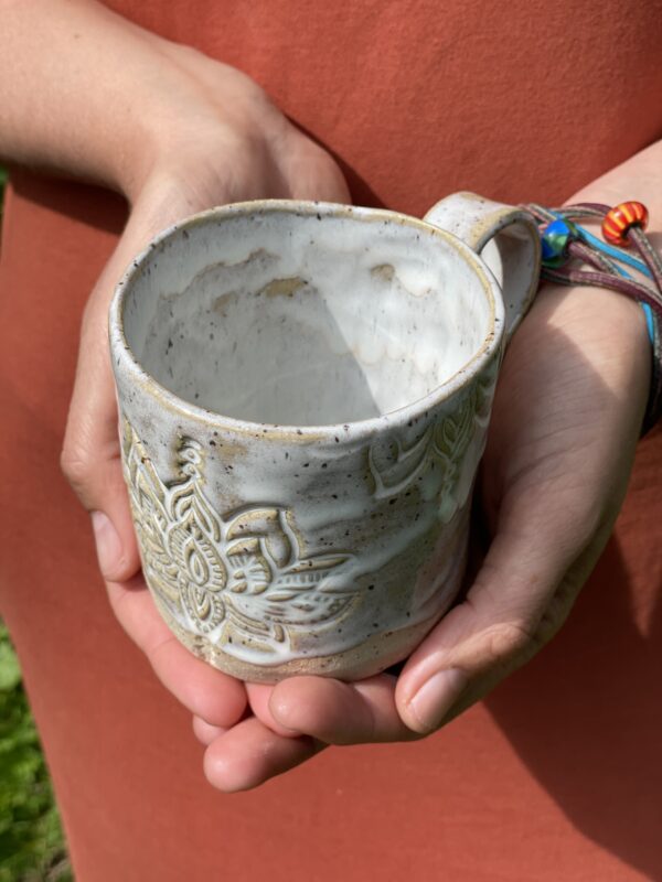 Keramik Tasse handgemacht Lotus weiss
