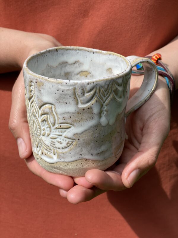 Keramik Tasse handgemacht Lotus weiss