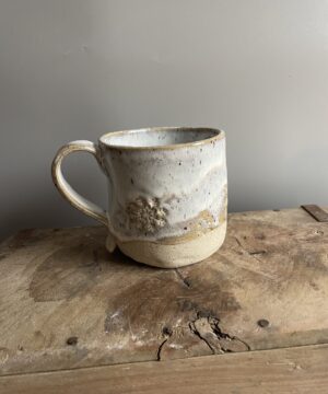 Handgemachte Wintertasse mit Schneeflocken-Motiv