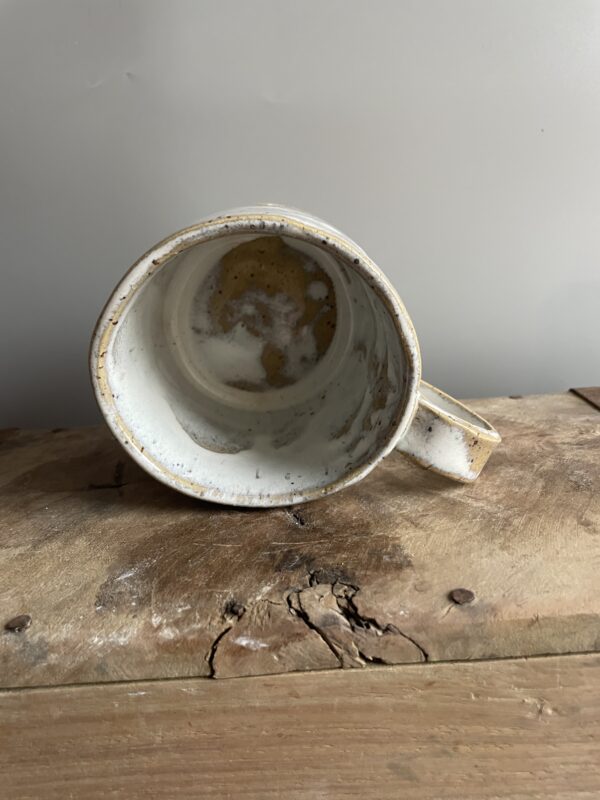 Handgemachte Wintertasse mit Schneeflocken-Motiv