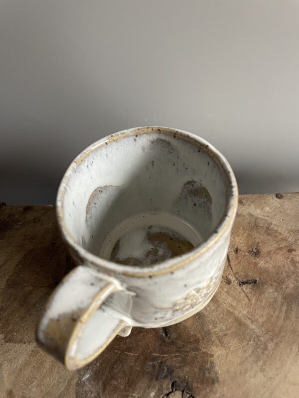 Handgemachte Wintertasse mit Schneeflocken-Motiv