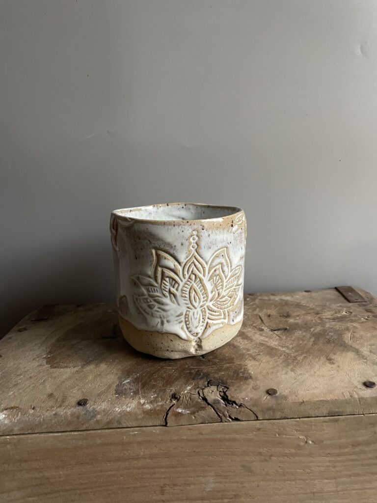 Geschenk für Yogis Lotus Becher weiß getöpfert handgemacht becher kakaozeremonie Lotus yoga
