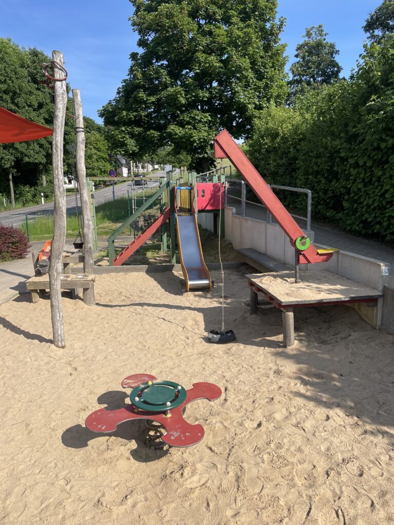 Ausflug mit Kindern Erzgebirge Ein unvergesslicher Familienausflug ins Erzgebirge: Sommerrodelbahn, außergewöhnliche Spielplätze mit Schattenplätzen und bald auch Wunderfunkel in der Erlebniswelt Seiffen entdecken!