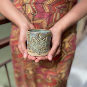 Ritualbecher für Kakaozeremonien handgemachtes Geschenk für Yoga-Lehrerin“, „spirituelles Geschenk Yogalehrerin“, „Keramik Geschenk Yoga Geschenk für Yogalehrerin Lotus Becher