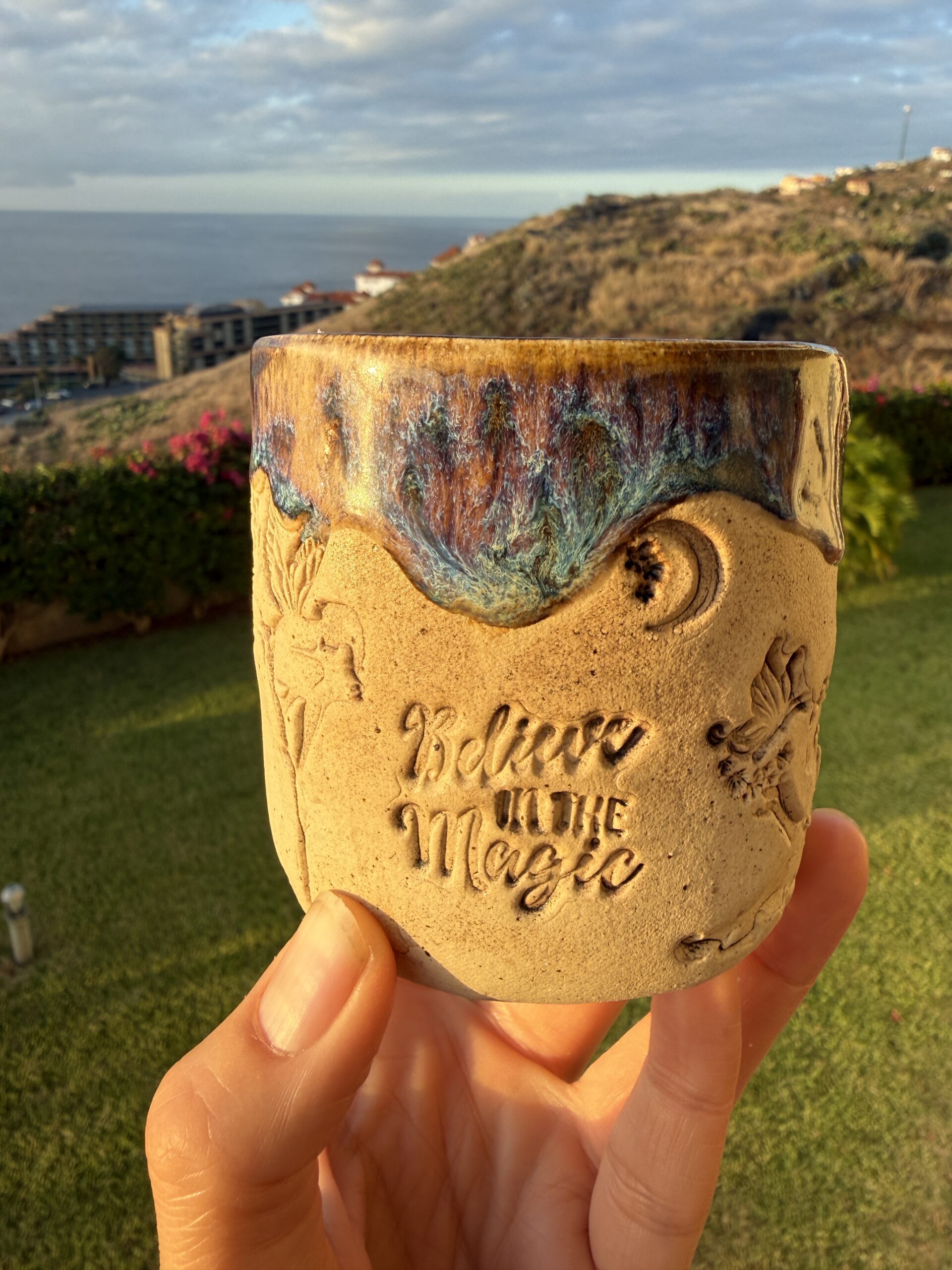 Keramik Tasse mit Elfe handgemacht