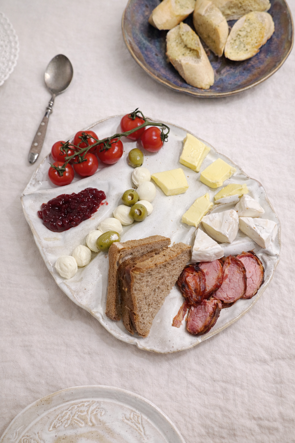 Charcuterie Teller Keramik Neunerlei Teller Design handgemachte Keramik Teller getöpfert Geschenk Geburtstag Hochzeit Hobby Koch Charcuterie Teller Keramik Neunerlei Teller Design handgemachte Keramik Teller getöpfert Geschenk Geburtstag Hochzeit Hobby Koch