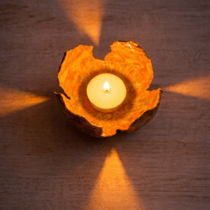 Kleines Keramik Windlicht 9 cm handgemachter Teelichthalter Blütenform