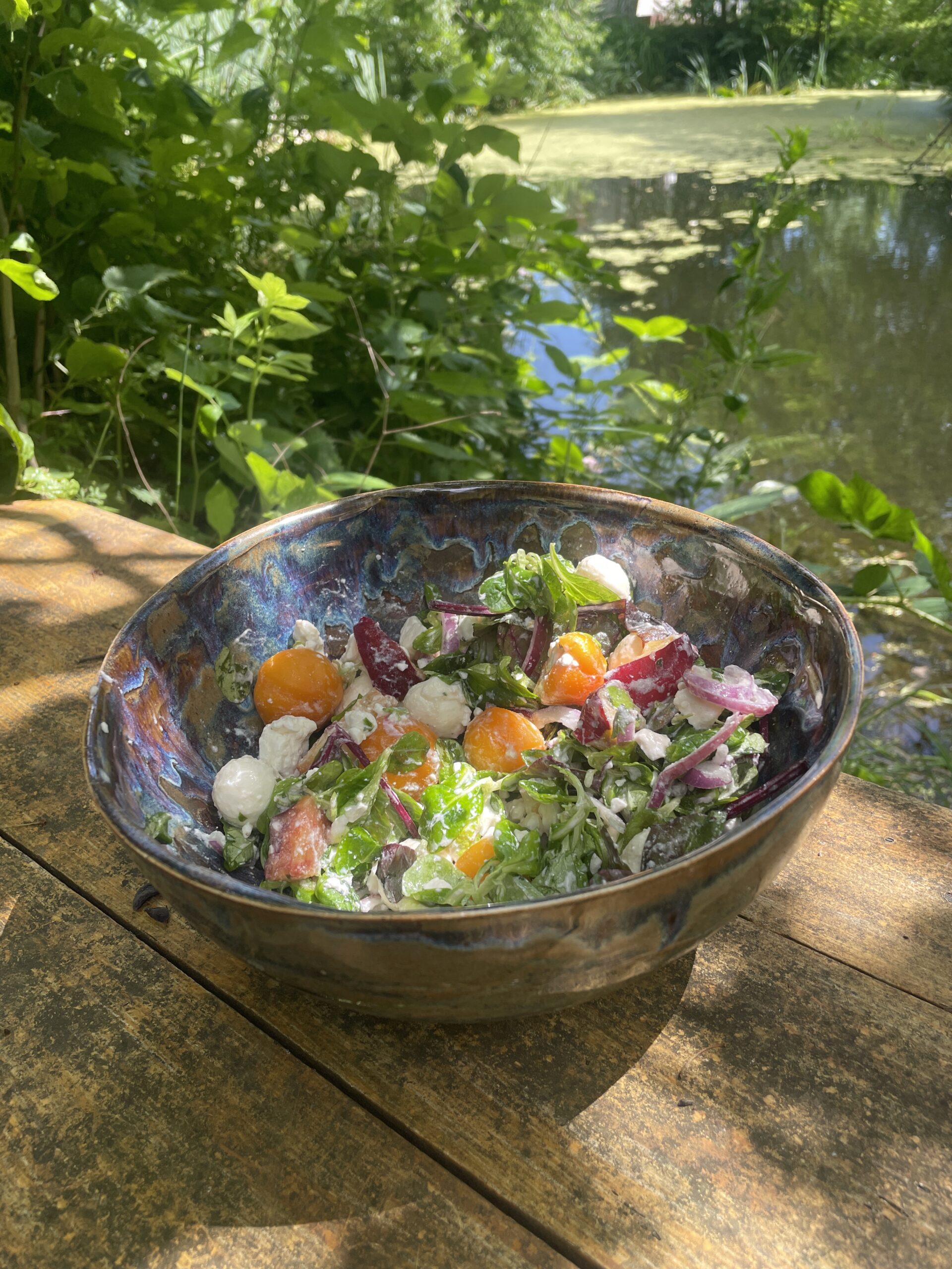 Welches Material für Salatschüssel? große Keramik Schale handgemacht als Salatschüssel und Obstschale