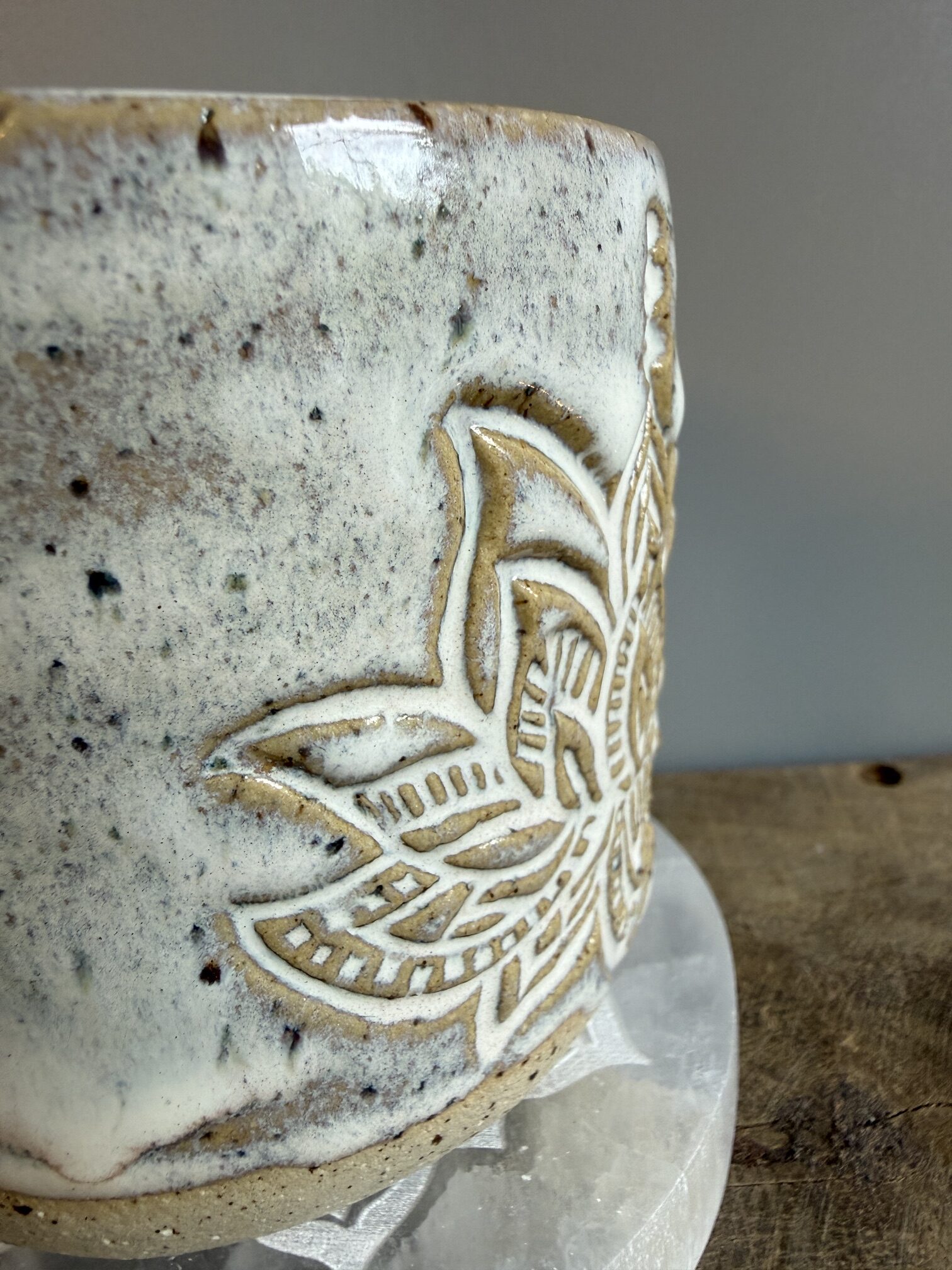 Spirituelles Geschenkset mit Selenit Ladeplatte und Lotus Keramik