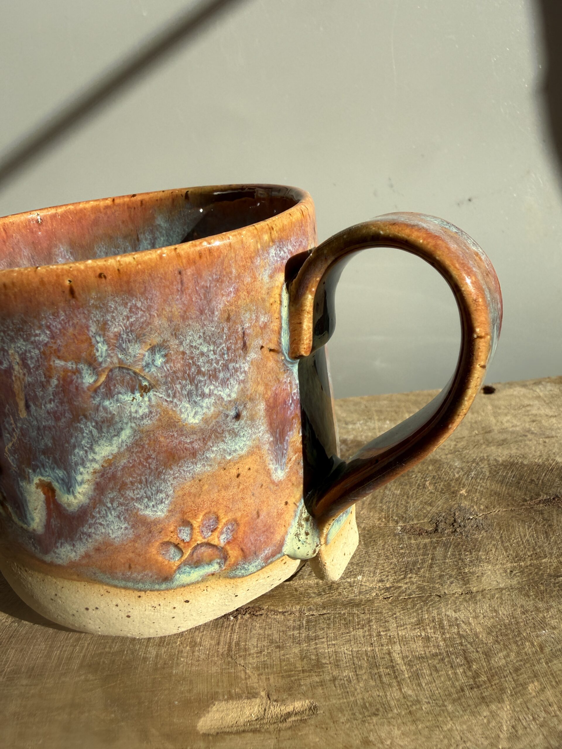 Tasse mit Pfoten aus Keramik für Katzenliebhaber
