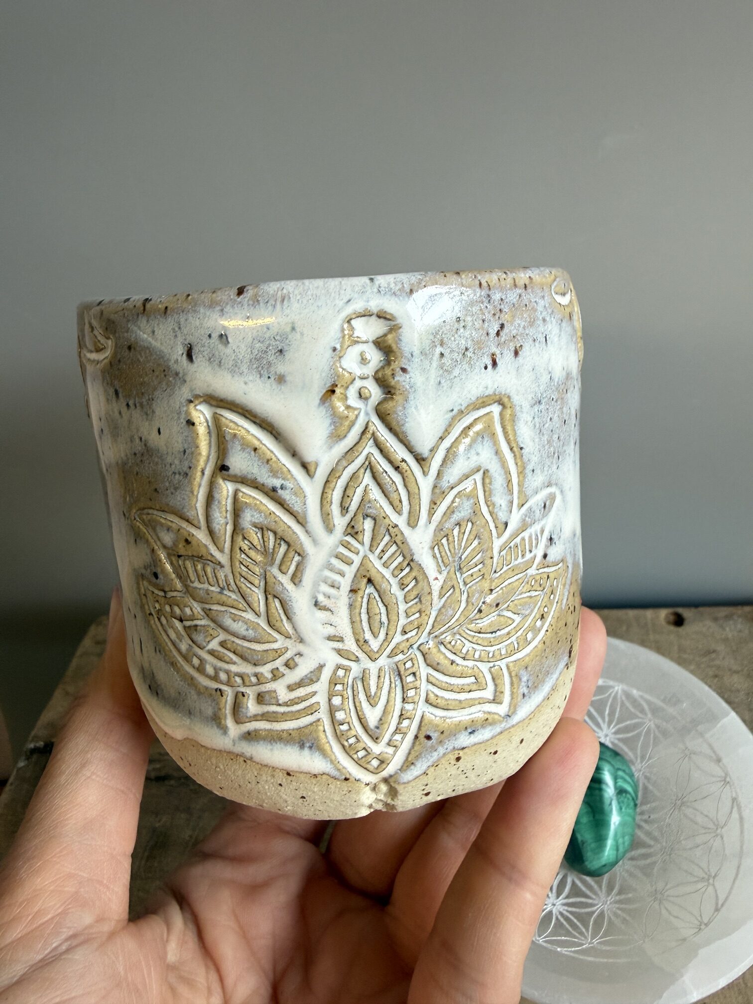 Spirituelles Geschenkset mit Selenit Schale, Malachit & Keramikbecher